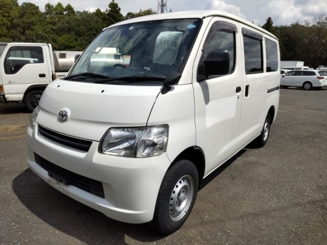 11573 Toyota Lite ace van S402M 2018 г. (LUM Tokyo Nyusatsu)